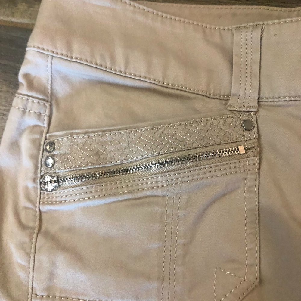 Women’s White House Black Market 5-inch Light Khaki Summer Shorts